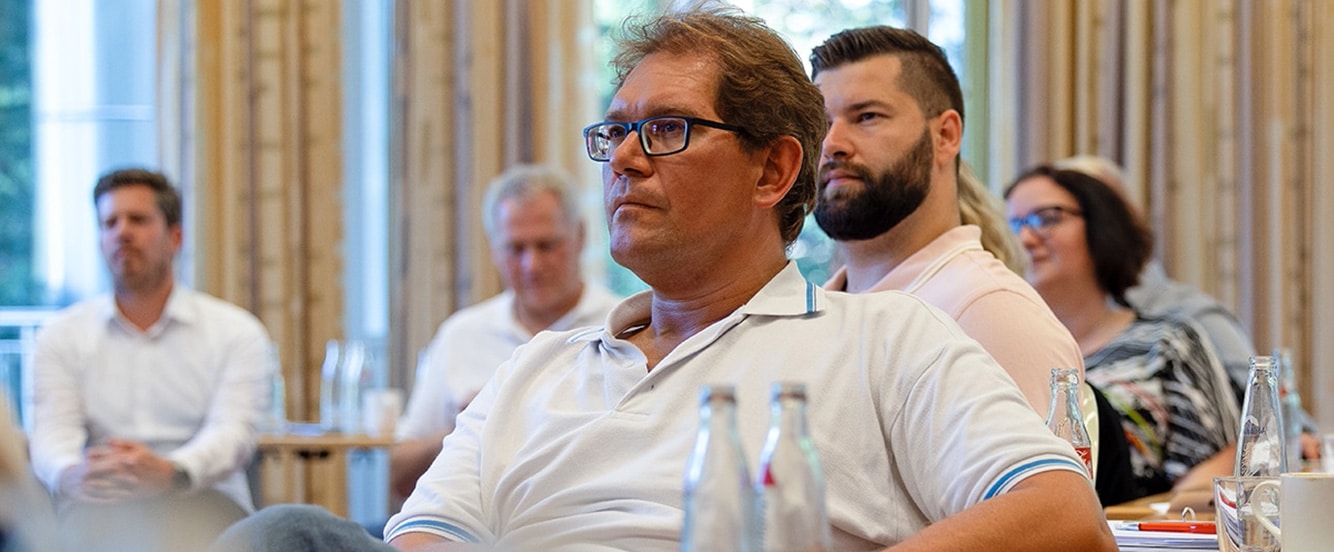 1_Kamp_CA_Fuehrung-unter-unsicherheit_1334x552.jpg